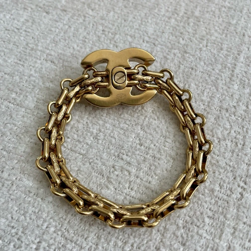 Chanel CC Turnlock Reissue Chain Link Bracelet - Picture 11 of 14